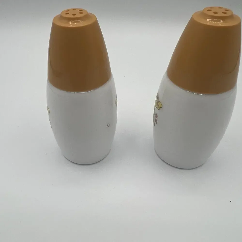 VTG Westinghouse Indian Summer Harvest Milk Glass Salt & Pepper Shakers Gemco